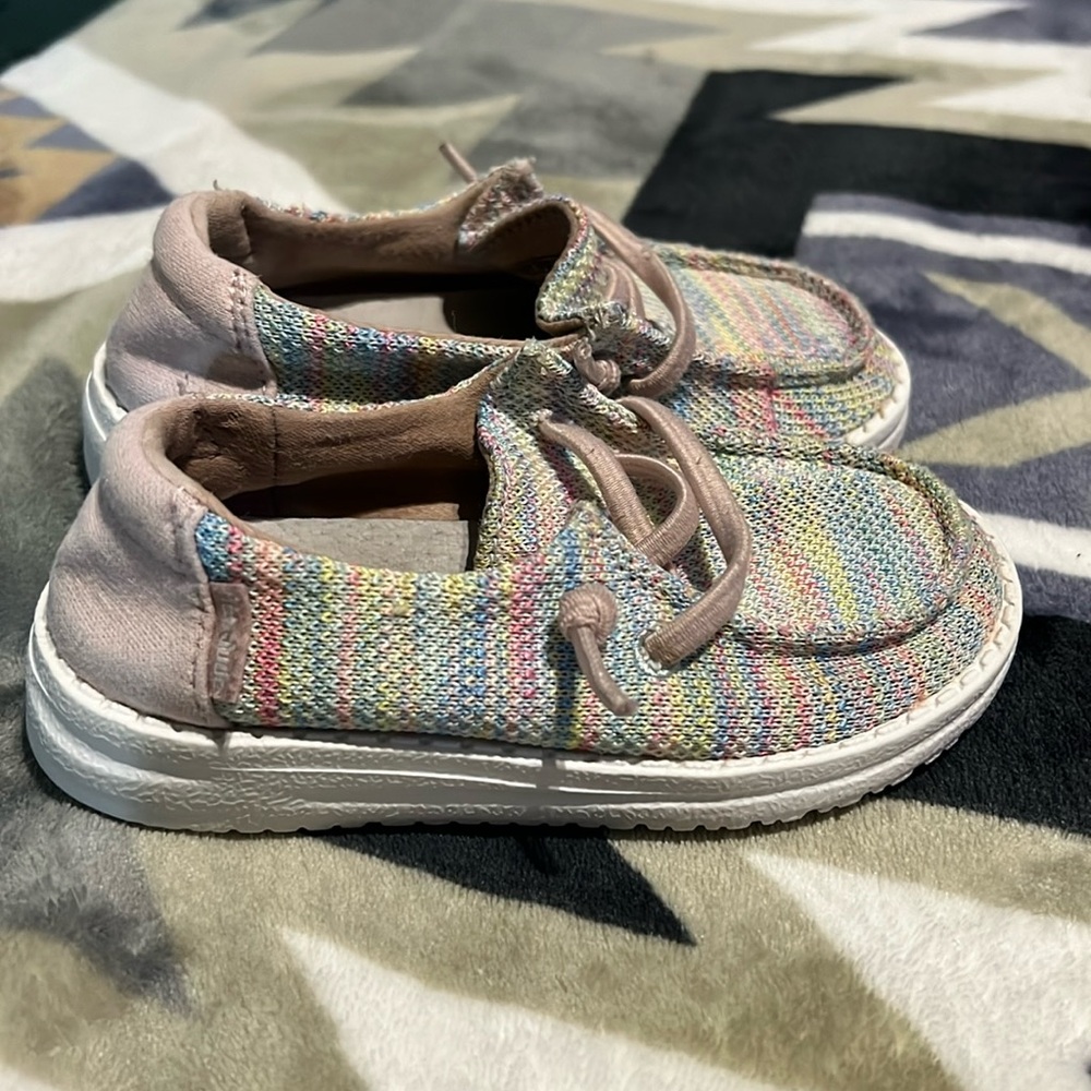 Toddler hey dudes